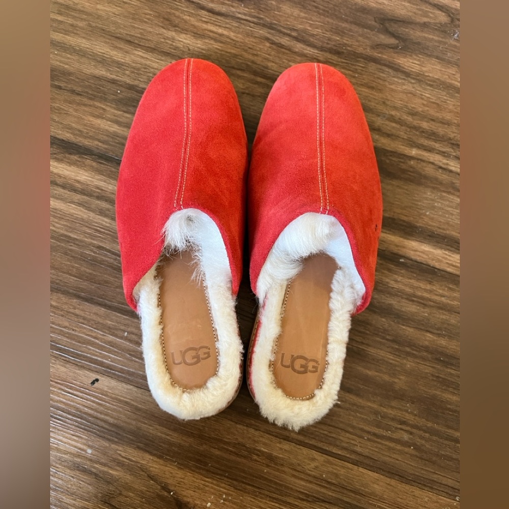 Women’s UGG Chateau Slip-On Slipper- Size 6